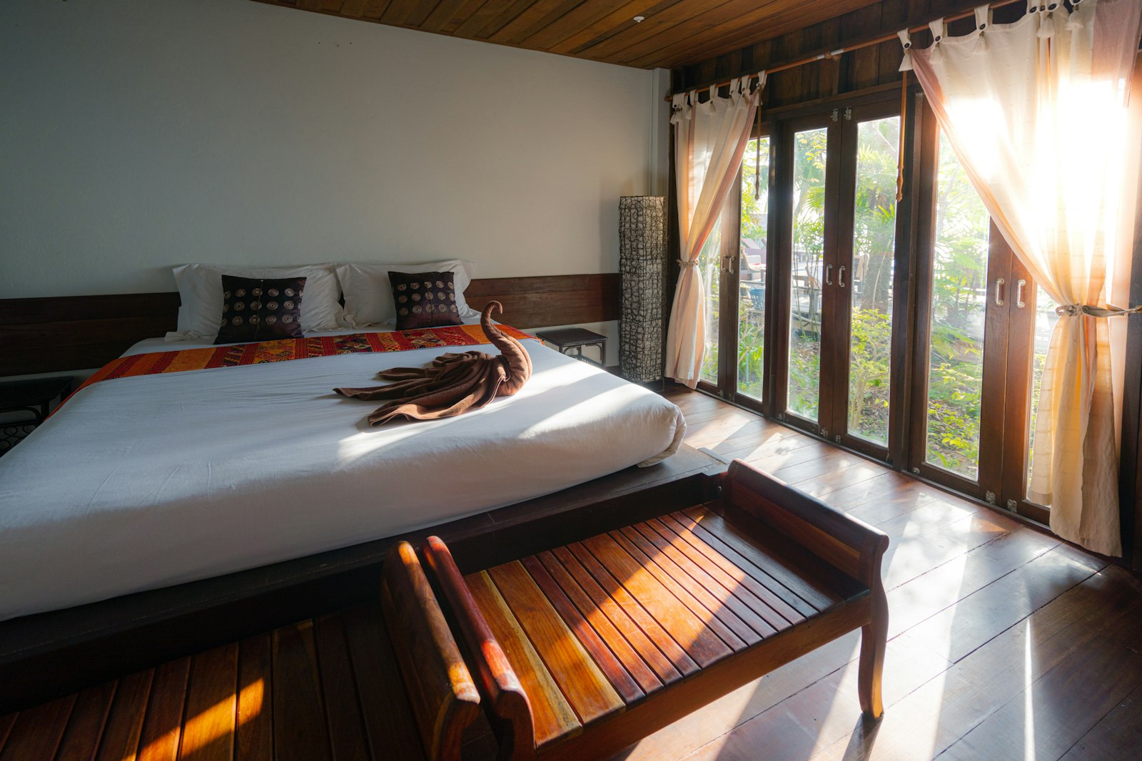 Executive Suite Living Space & City Horizon Vistas